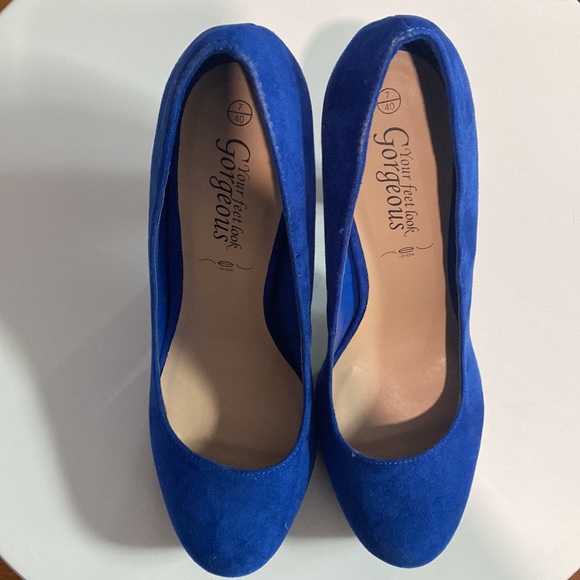 Fashionable
Blue platforms with black sole - Picture 4 of 4